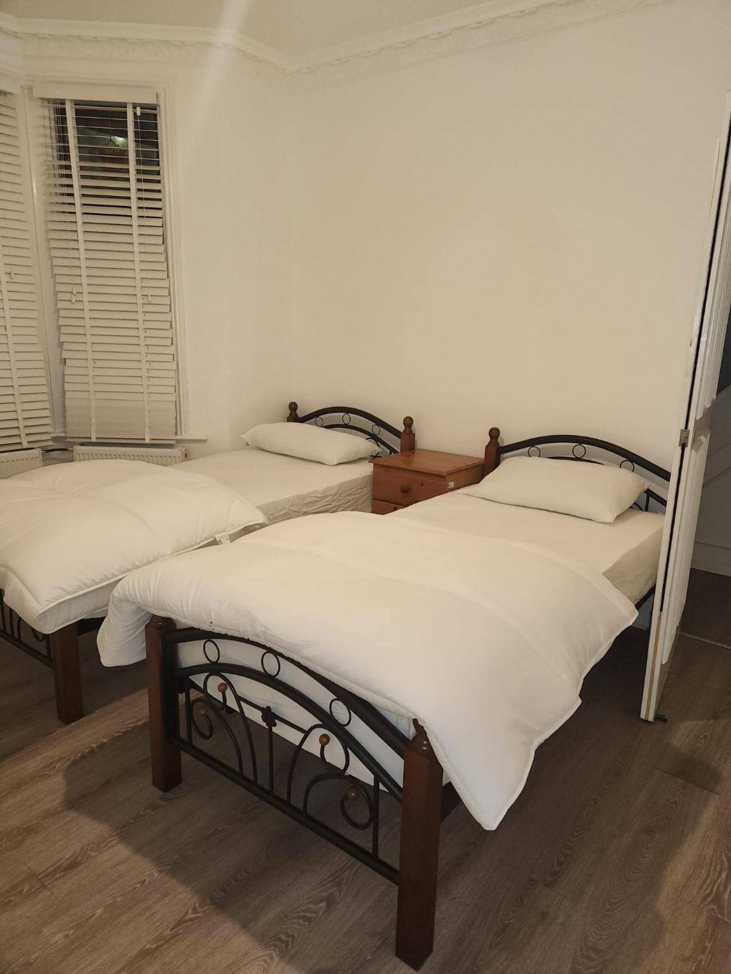 The London En-Suite Илфорд Экстерьер фото