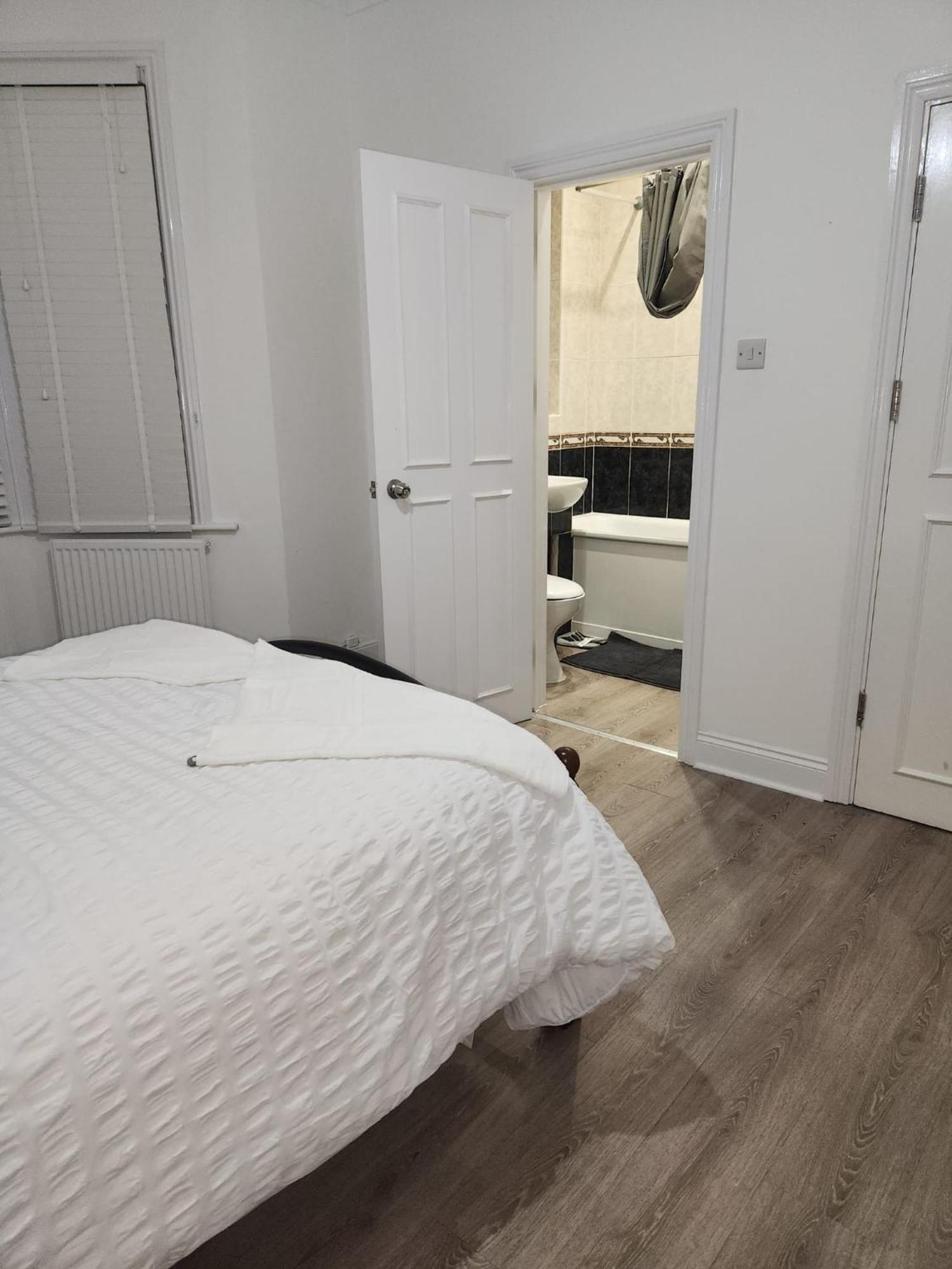 The London En-Suite Илфорд Экстерьер фото